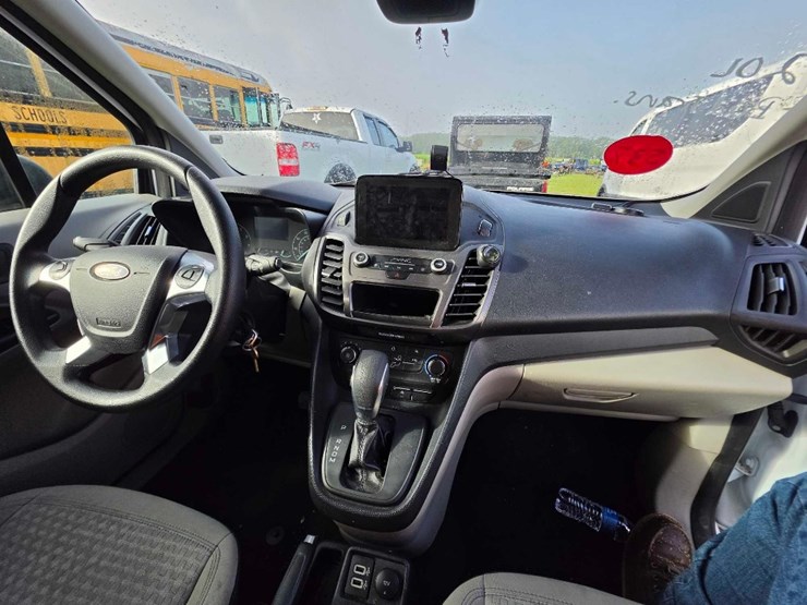 2022-ford-transit-connect-image-10