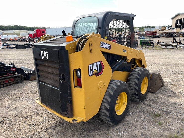 2013-caterpillar-236d3-image-7