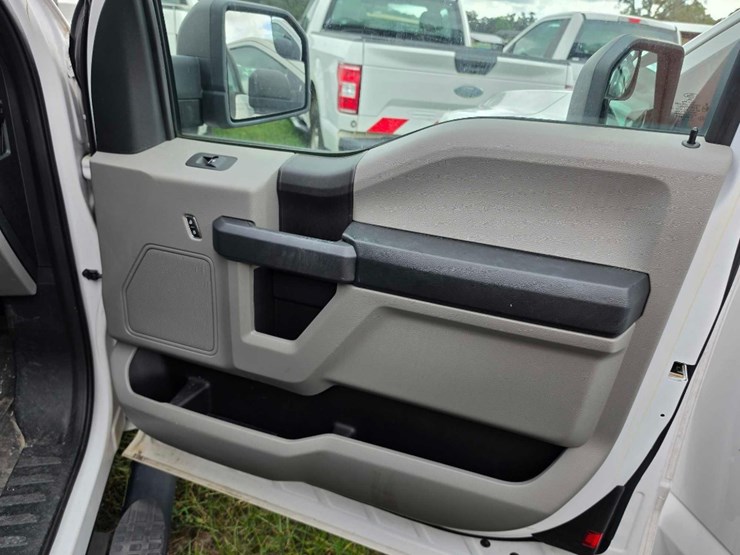2019-ford-f150-xl-image-8