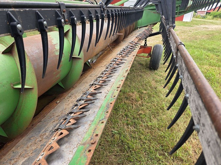 john-deere-220-image-16