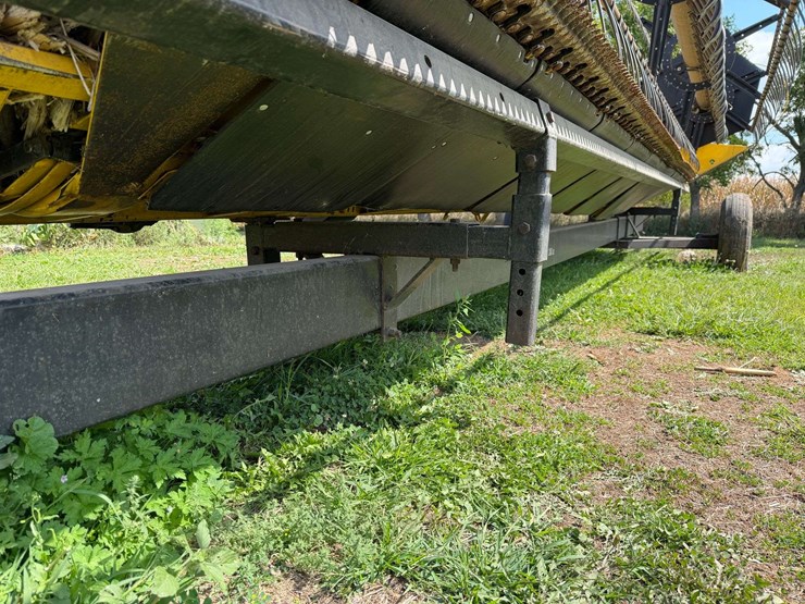 new-holland-73c-image-38