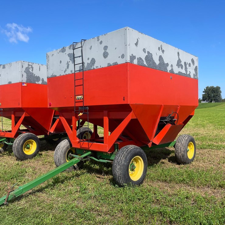 JOHN DEERE 1075