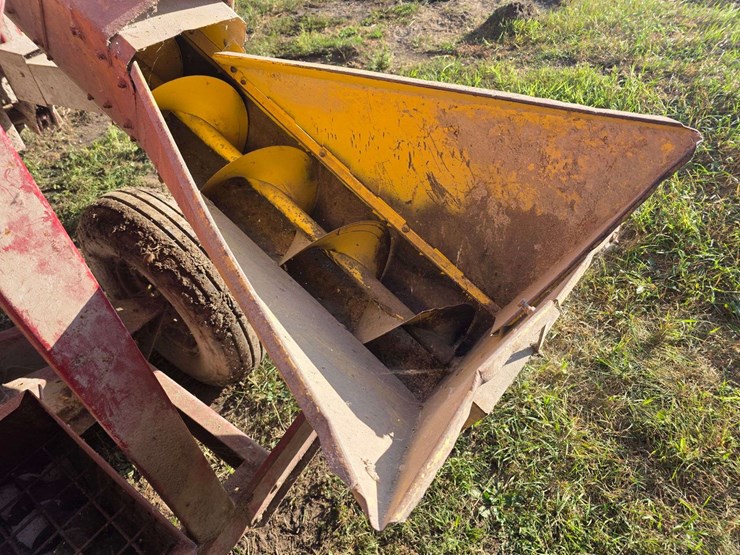 new-holland-355-image-17
