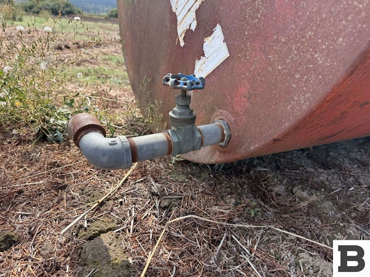 1,000-gallon-horizontal-fuel-tank-image-8