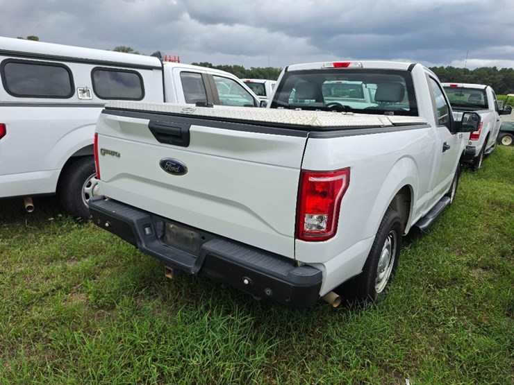 2017-ford-f150-xl-image-5