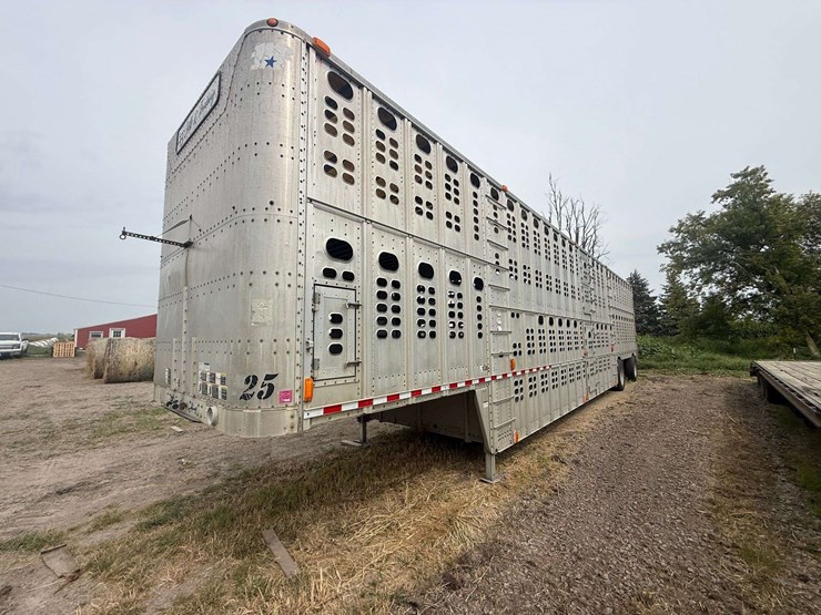 2003-wilson-livestock-trailer-image-16