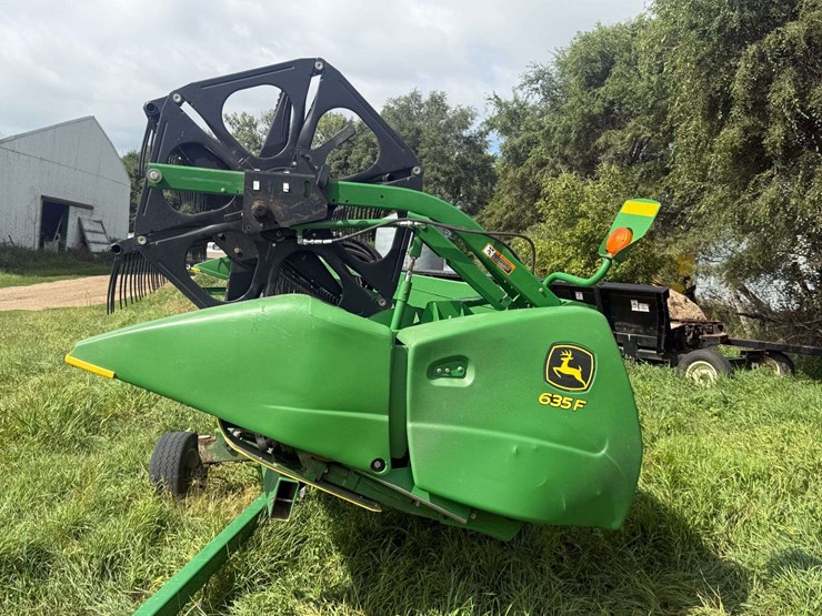 2011-john-deere-635f-image-3