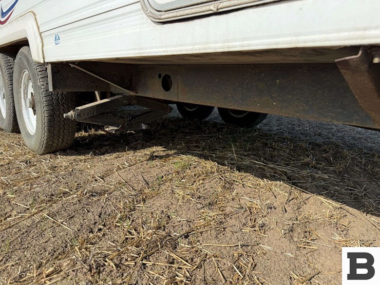 2002-tahoe-transport-21'-toy-hauler-travel-trailer-image-24