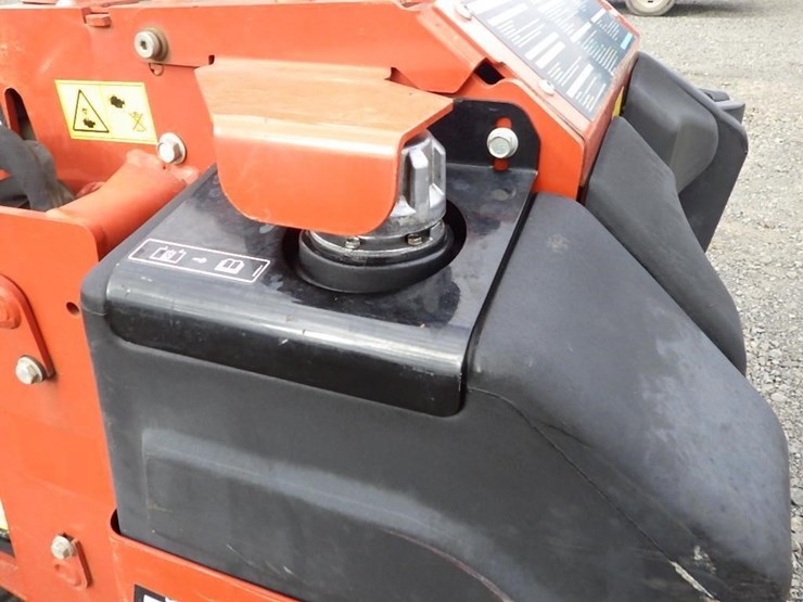 2021-ditch-witch-sk800-image-17