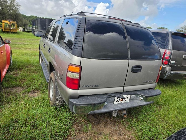 2001-chevrolet-tahoe-image-3