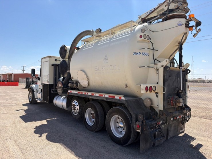 2020-peterbilt-567-image-12