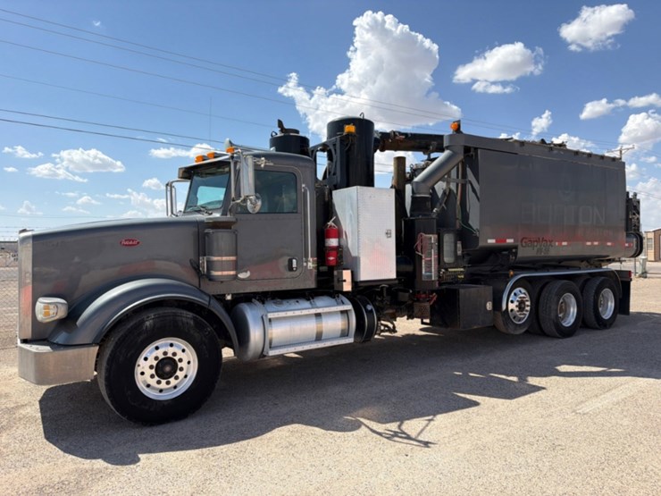2019-peterbilt-367-image-1