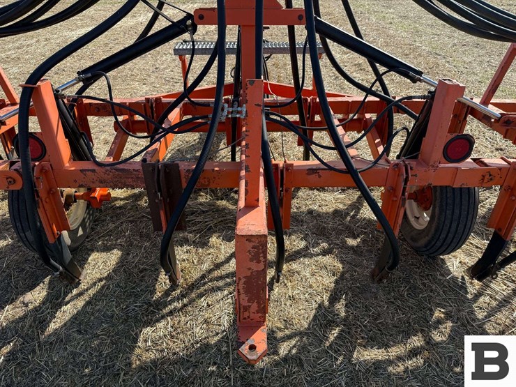 2008-custom-22.5'-air-seeder-image-27