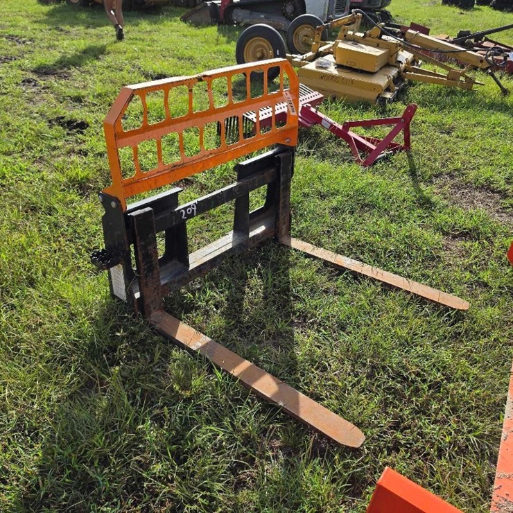 209 - LAND HONOR 48" PALLET FORKS
