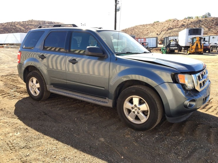 2012-ford-escape-xlt-image-2
