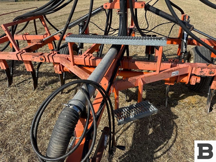 2008-custom-22.5'-air-seeder-image-11