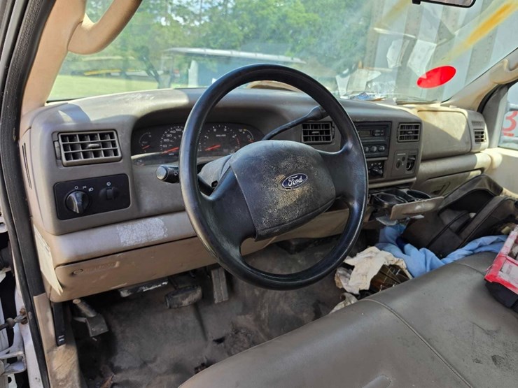 2004-ford-f550-image-9