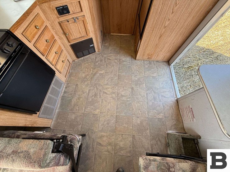 2002-tahoe-transport-21'-toy-hauler-travel-trailer-image-46