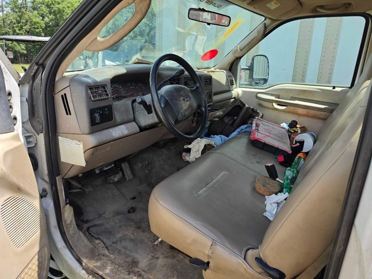 2004-ford-f550-image-8