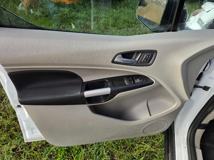 2022-ford-transit-connect-image-12