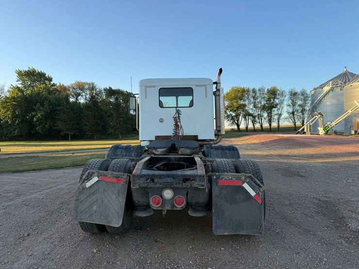 2005-freightliner-century-120-image-29