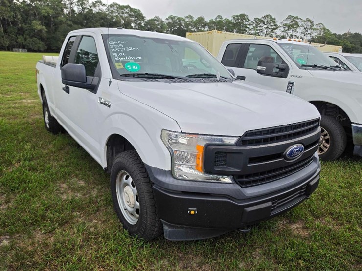 2019-ford-f150-xl-image-1
