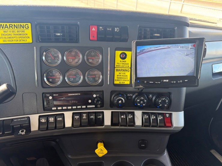 2024-kenworth-t880-image-23