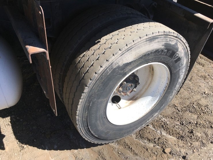 2016-freightliner-m2-asphalt-patch/slury-seal-image-12