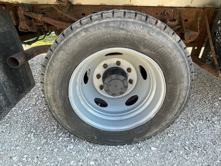 2002-ford-f550-xl-image-13