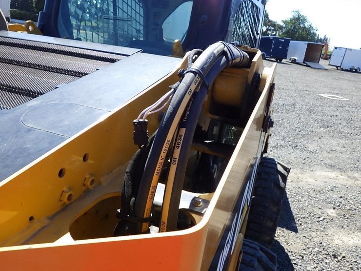 caterpillar-246d-image-18