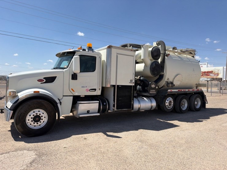 2020-peterbilt-567-image-1