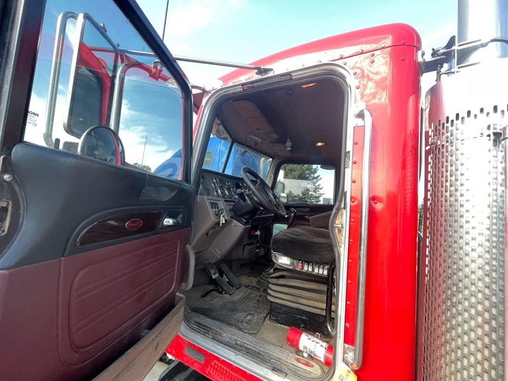 2012-peterbilt-388-image-23