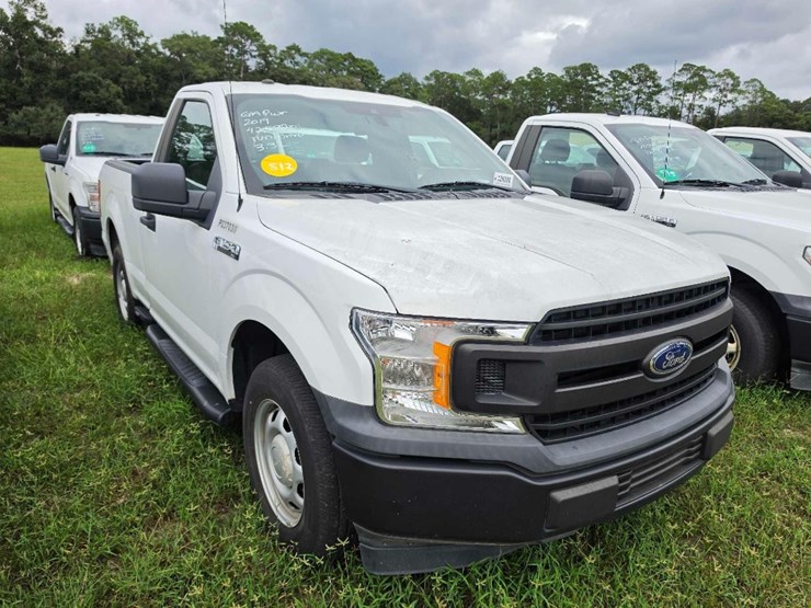 2019-ford-f150-xl-image-1