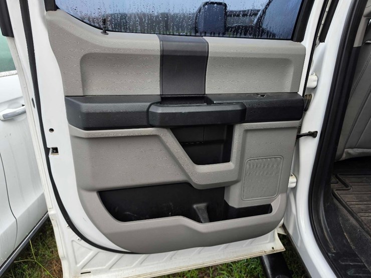 2021-ford-f250-xl-image-12