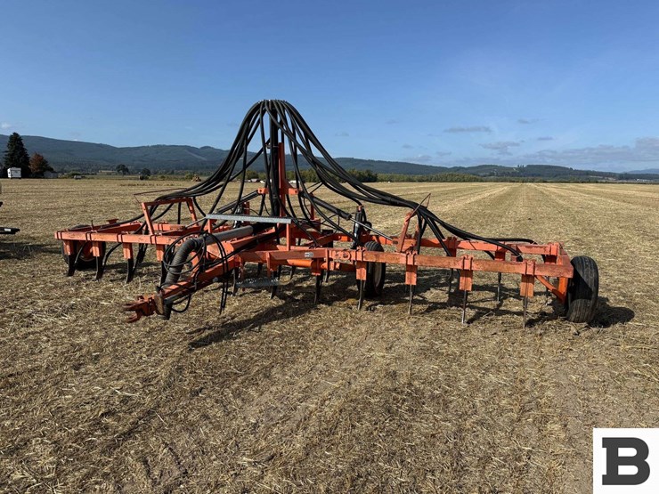 2008-custom-22.5'-air-seeder-image-2