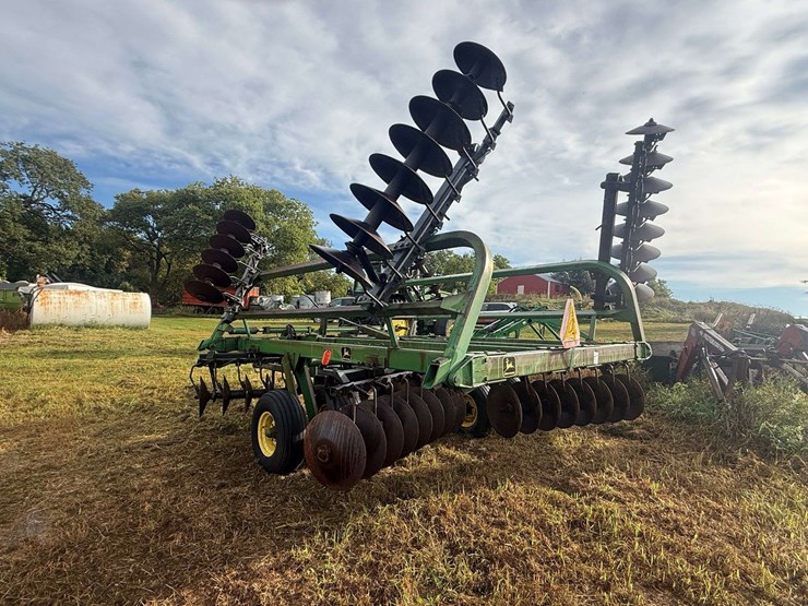 john-deere-235-image-5