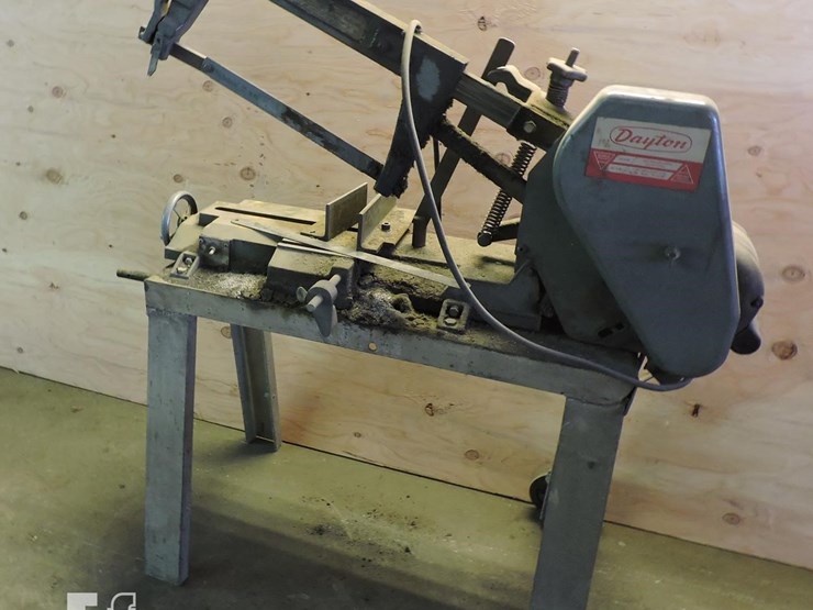 dayton-horizontal-power-hacksaw,-110-volt,-working-image-2