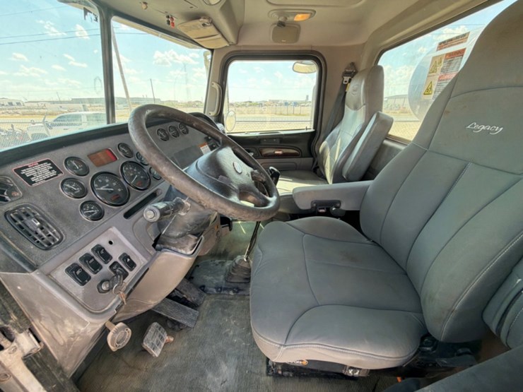 2012-peterbilt-367-image-14
