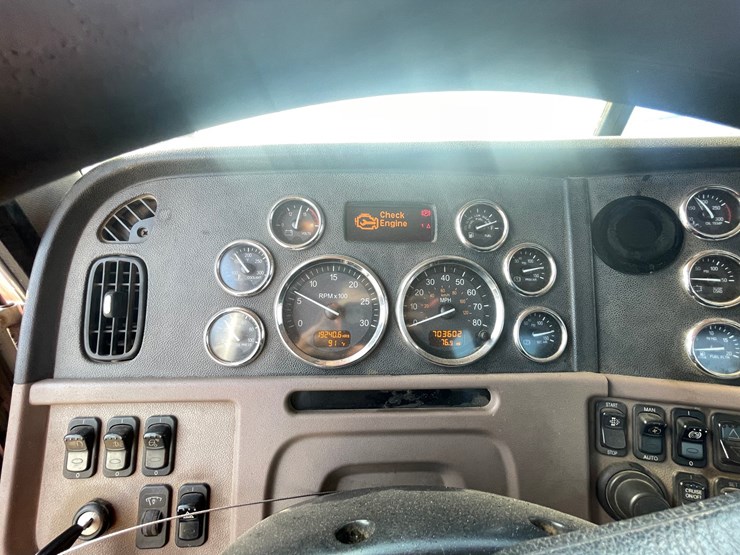 2012-peterbilt-388-image-30