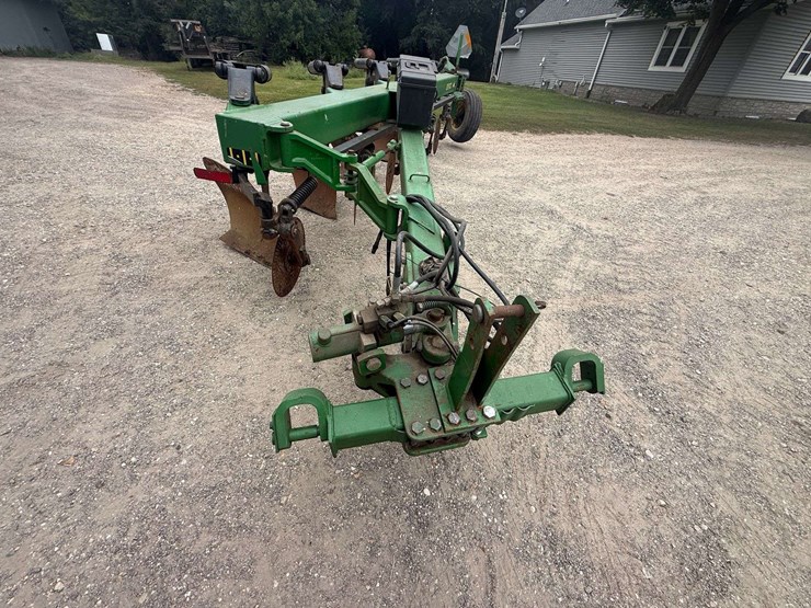 john-deere-2810-image-15