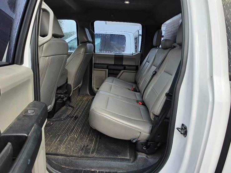 2021-ford-f250-xl-image-11