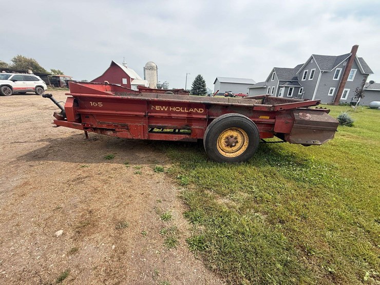 new-holland-165-image-11