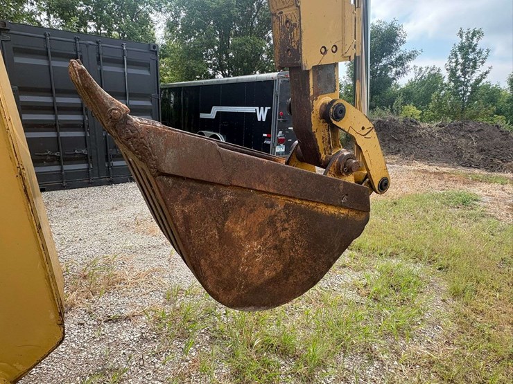 1995-caterpillar-426b-image-19