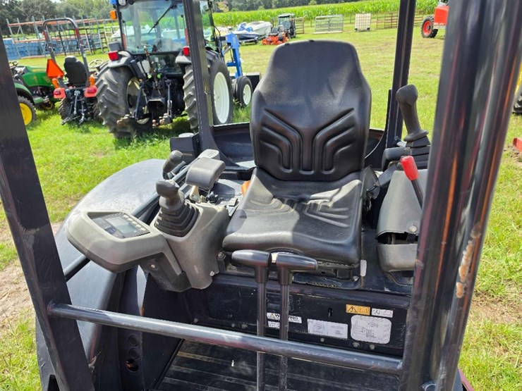 2022-yanmar-vio25-image-10