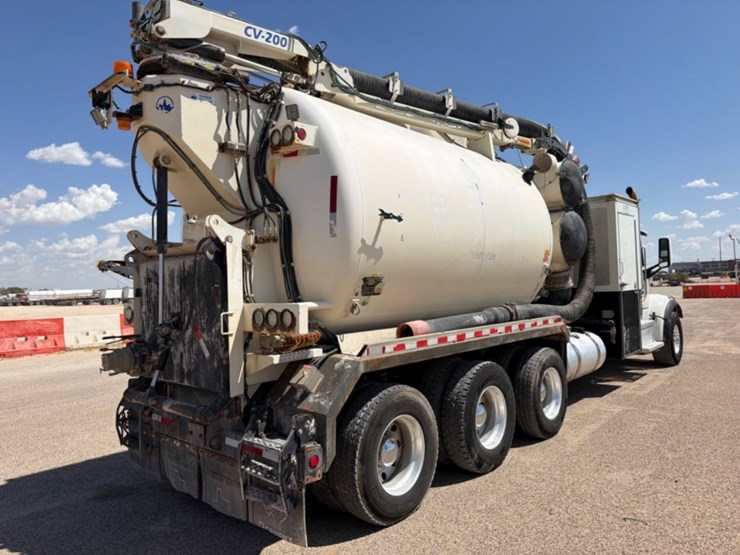 2019-peterbilt-567-image-10