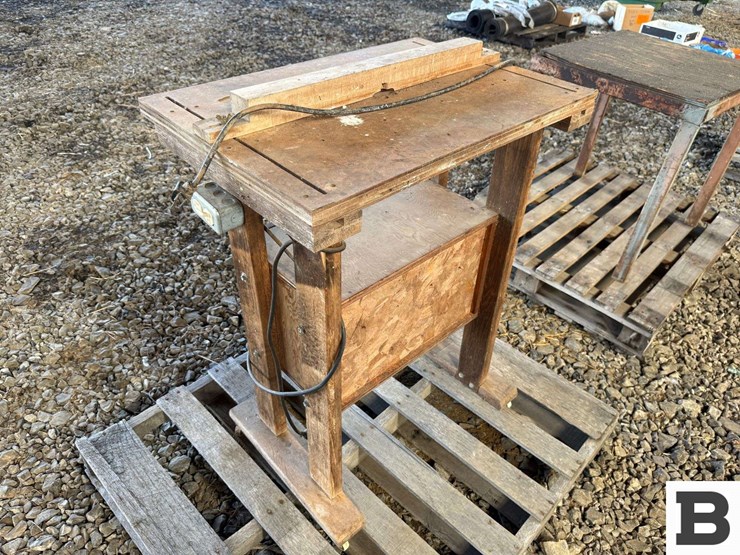 wood-router-table-w/-router-image-3