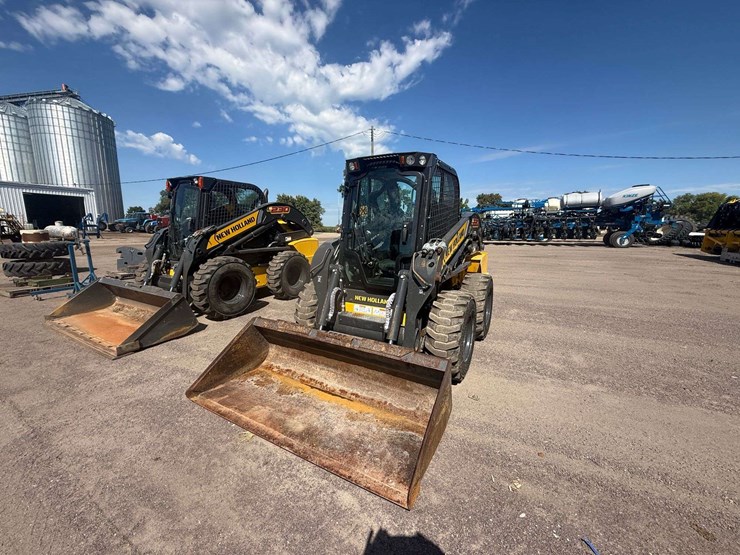 new-holland-l220-image-4