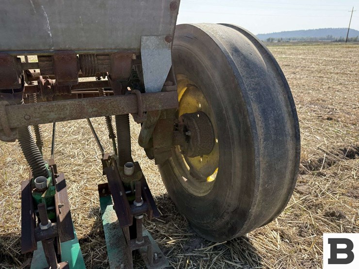 van-brunt-grain-drill-image-24