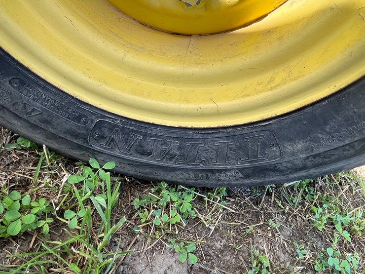 john-deere-1075-image-23