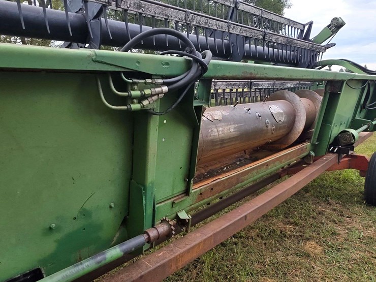 john-deere-220-image-8